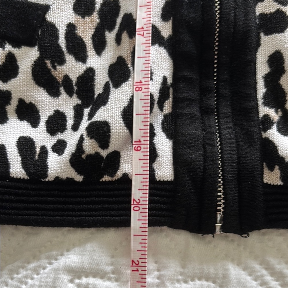 Chic Leopard Print Cardigan - Picture 13 of 16